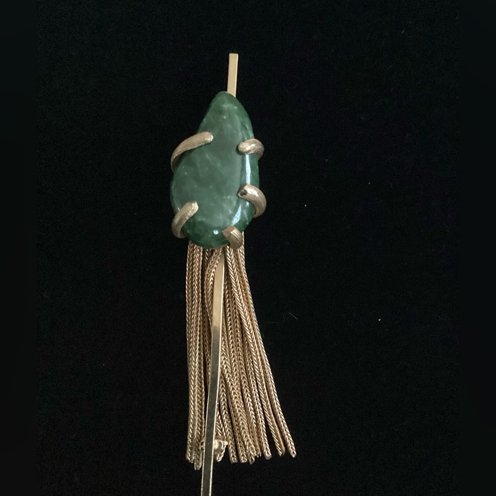 VTG Green Jade Onyx PRONG SET Rod BROOCH PIN w/ Gold Tone Dangling Tassels